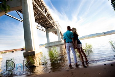 Engagement Pictures  Bridge Rivier