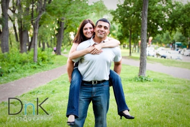 engagement portraits piggy back ride