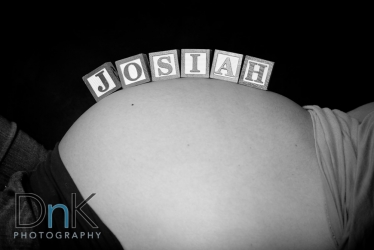 maternity portrait blocks on belly