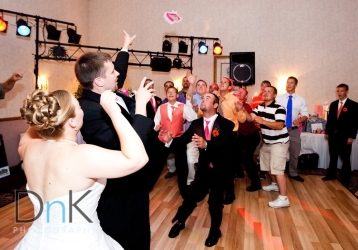 groom tosses garter