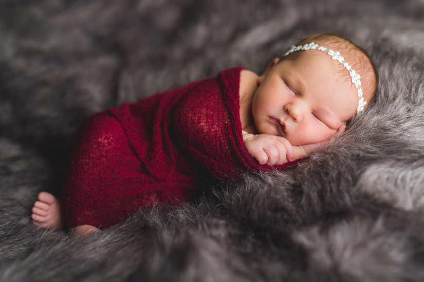 newborn photography with little toes